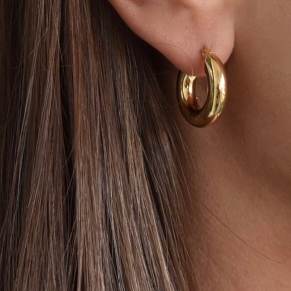 18k gold hoop earrings - Picture 1 of 5